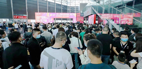 日用百货行业开年首展——CCF上海国际日用百货商品博览会（上海百货会）将于2026年3月19-21日在上海新国际博览中心举办。上海百货展致力于搭建专业高效的日用百货商贸领域全品类、一站式采购平台，为行业上下游产业人士带来商贸机遇及绝佳参展、参观体验！